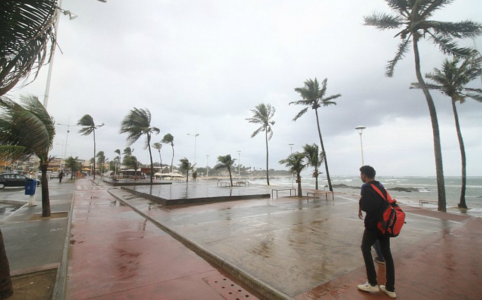 Bom Dia Brasil, Frente fria provoca chuva na Bahia e no Espírito Santo. Em  São Paulo pode garoar